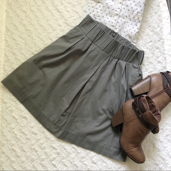 Banana Republic Factory Dresses & Skirts - ❄️ Banana Republic Gray High Waisted Mini Skirt